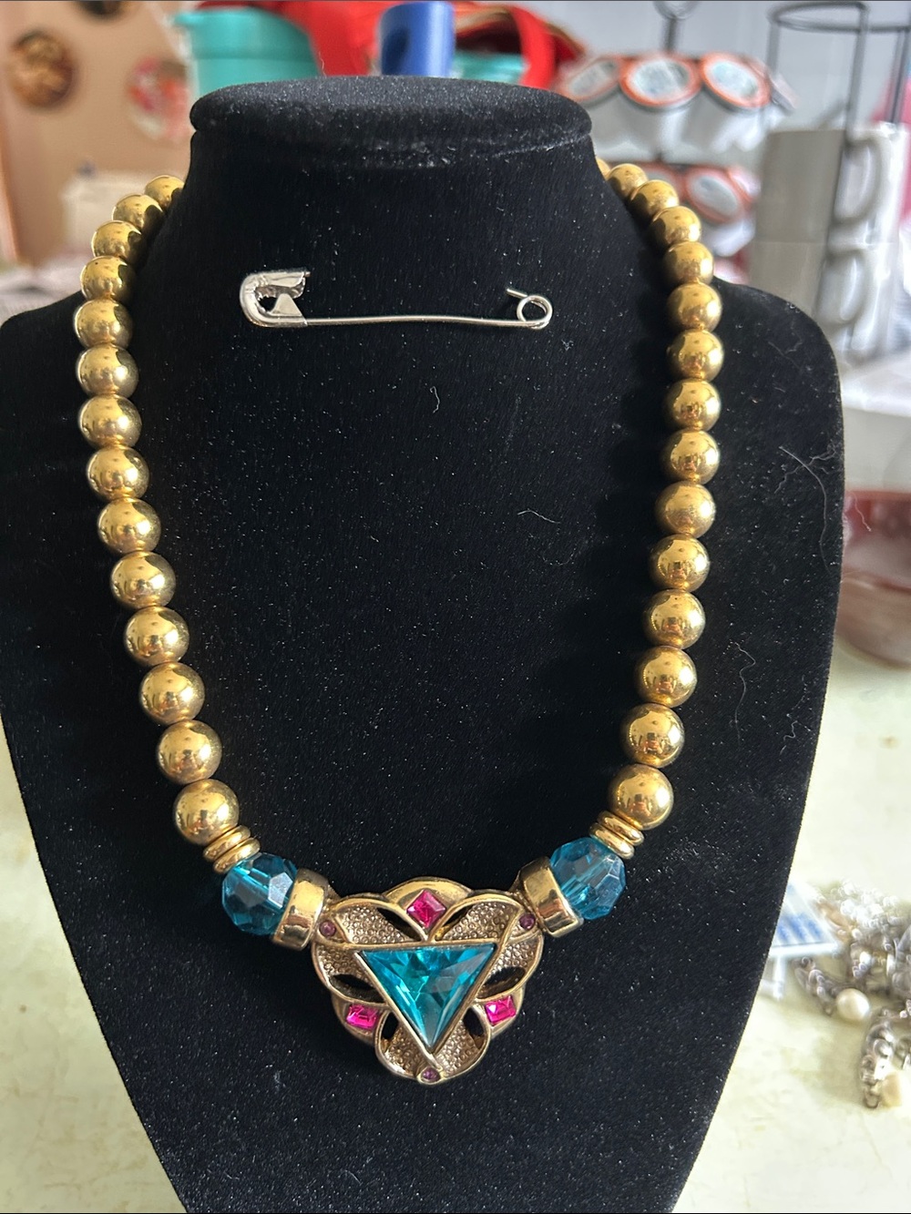 Vintage 1928 tag beautiful gold tone necklace